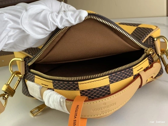 Cheap Messenger-24*24*8CM Chess VUITTON LOUIS 0809